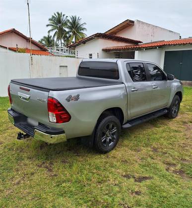 TOYOTA HILUX 2.8 D-4D TURBO DIESEL CD SR 4X4 AUTOMÁTICO